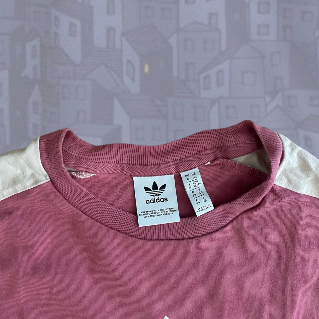 Adidas T-Shirt - XS