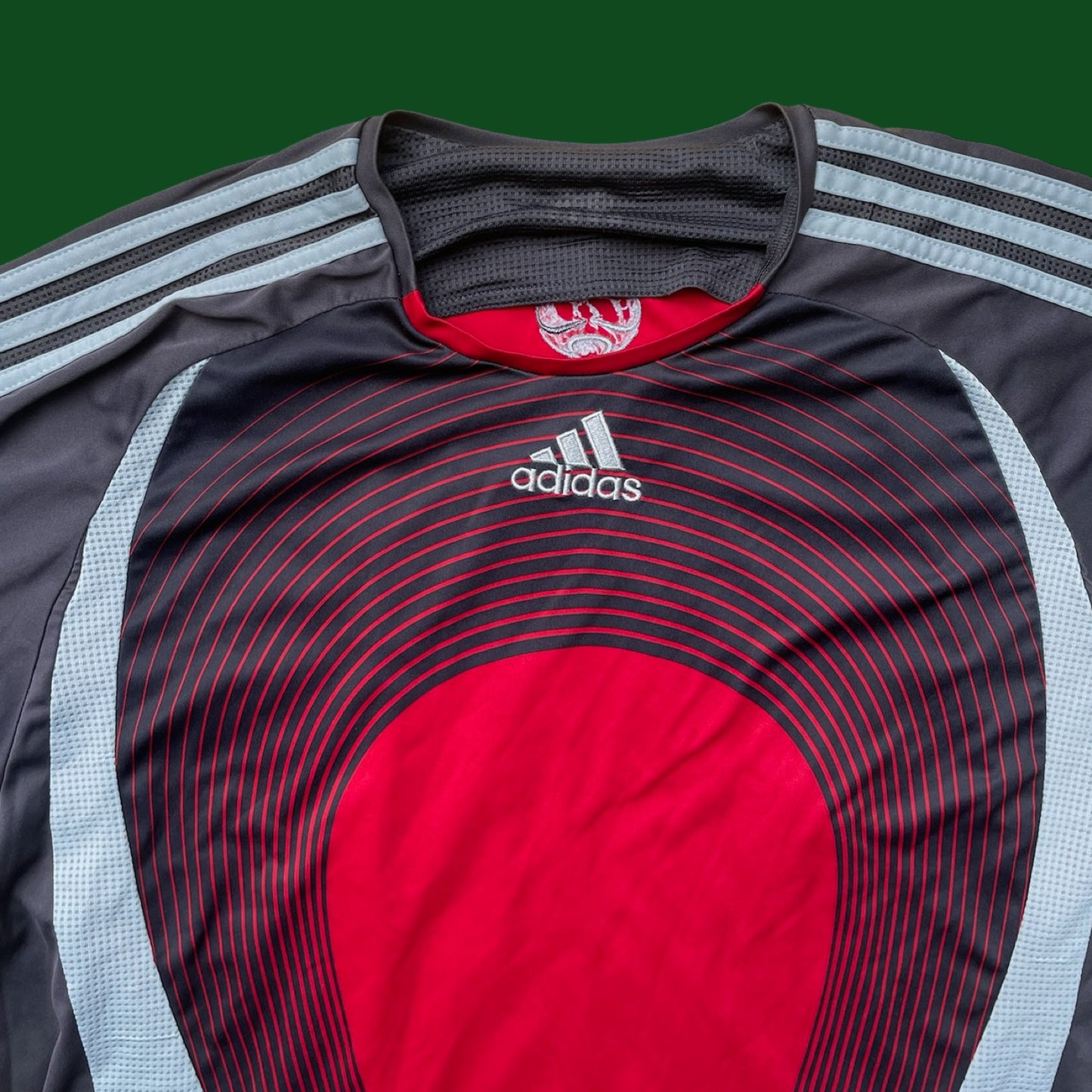Adidas Retro Shirt - M